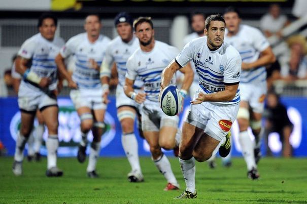 185767_les-joueurs-de-castres-dont-remy-tales-avec-le-ballon-lors-d-une-rencontre-de-rugby-du-top-14-le-16-septembre-2011-a-castres