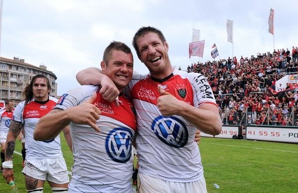 316289_les-toulonnais-van-niekerk-g-et-bakkies-botha-se-rejouissent-de-la-victoire-de-leur-club-face-a-toulouse-le-5-mai-2012-au-stade-mayol