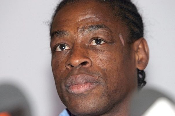 337199_le-3e-ligne-international-francais-serge-betsen-lors-d-une-conference-de-presse-annoncant-sa-retraite-le-16-janvier-2008-pres-de-paris