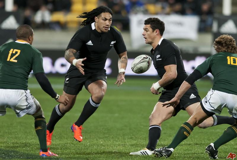 dan-carter-ma-a-nonu-2011-7-30-7-40-54