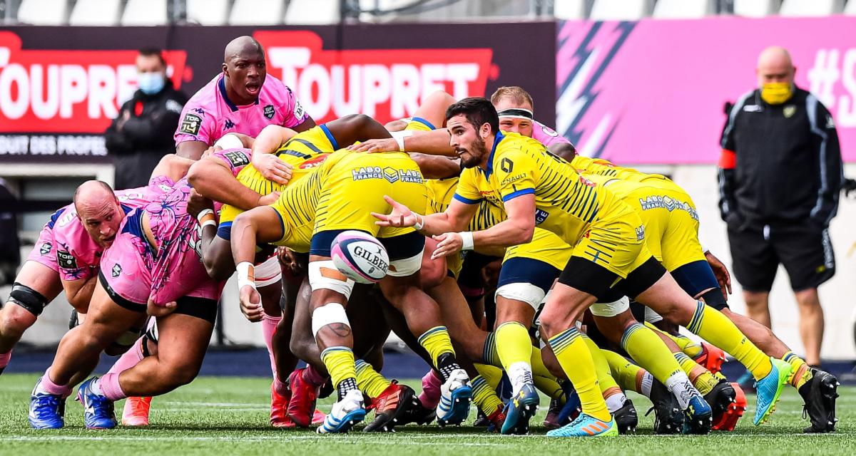 Les joueurs de Clermont et de Paris pestent contre le ballon glissant